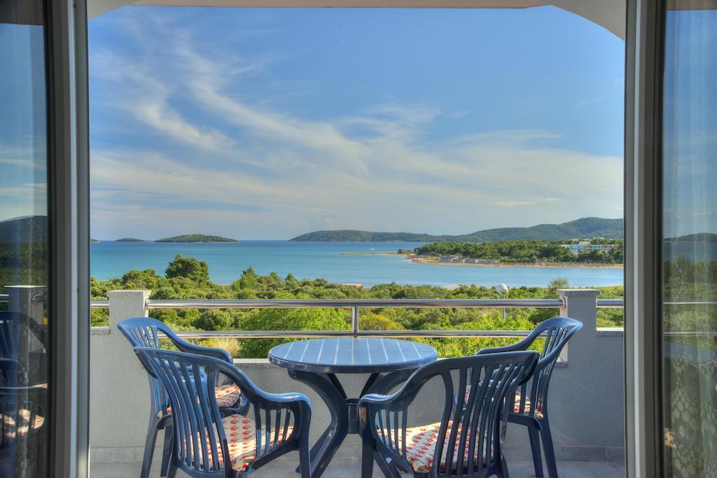 Apartments Peran Sibenik Bilik gambar