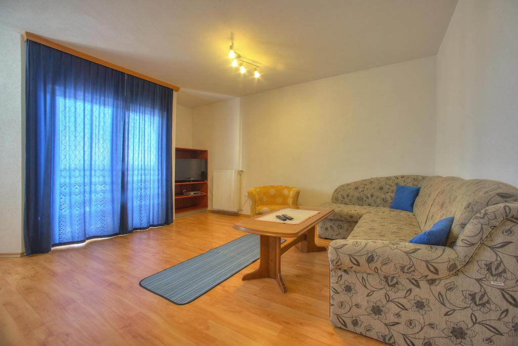 Apartments Peran Sibenik Bilik gambar