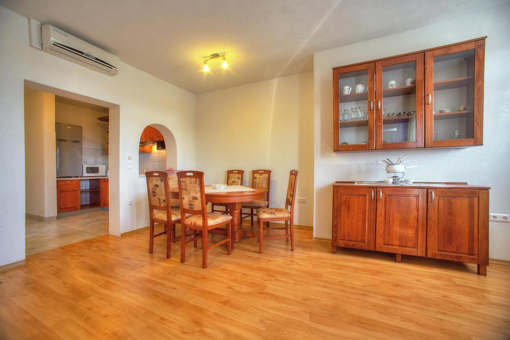 Apartments Peran Sibenik Bilik gambar