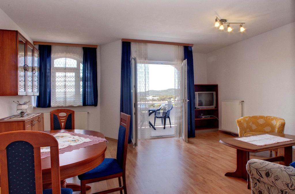 Apartments Peran Sibenik Bilik gambar
